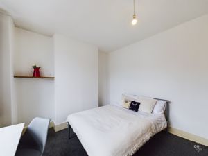 bedroom - click for photo gallery
